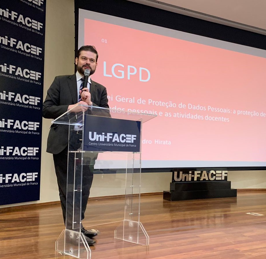 Alessandro Hirata em palestra sobre LGPD e proteção de dados